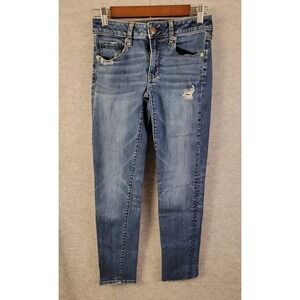 American Eagle Super Stretch Size 2 Short Distressed Skinny Medium Wash Jean - E
